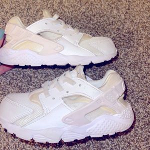 Nike Huarache Run
Bovs' Toddler • White/Pure Platinum/White